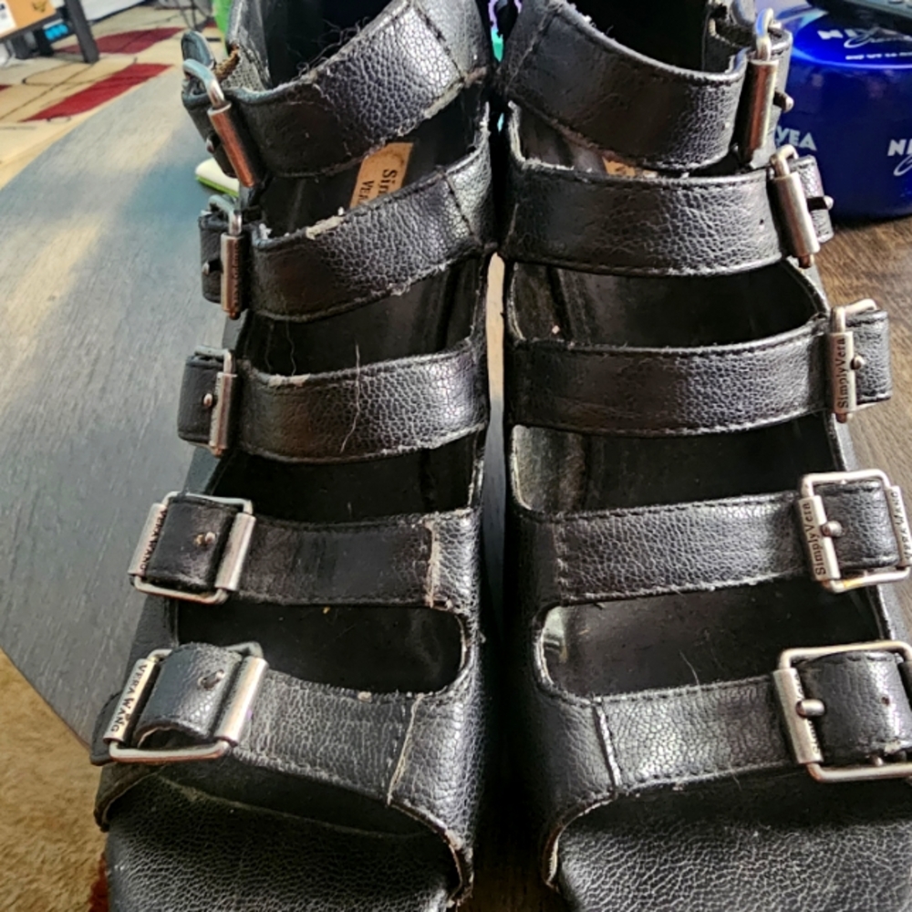 Simply Vera . Vera Wang Shoes Size 7.5